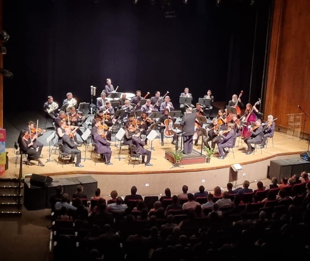 Orquestra Sinfônica do Paraná emociona público com mestres do período clássico
