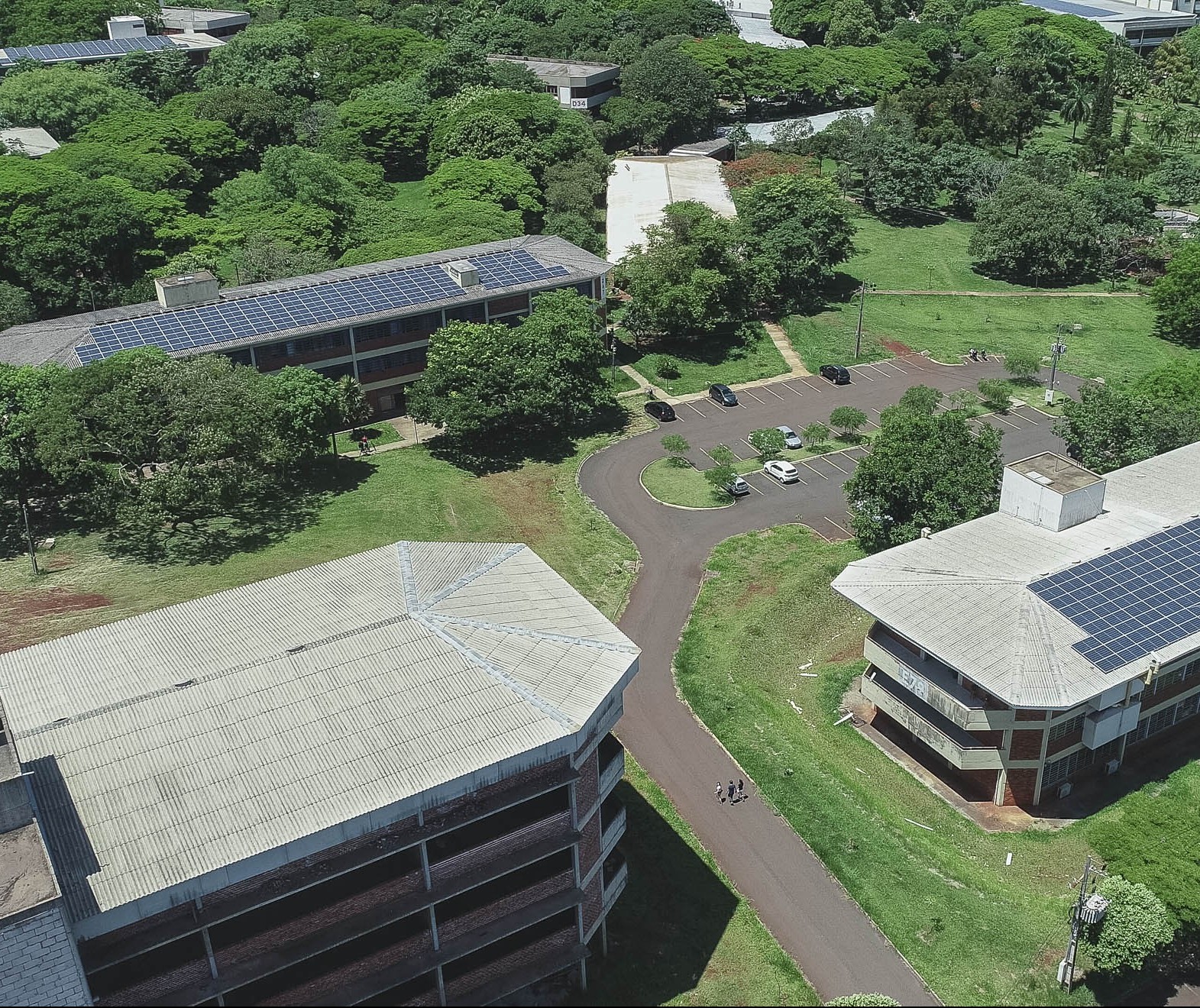 Painéis fotovoltaicos começam a gerar energia no campus da UEM