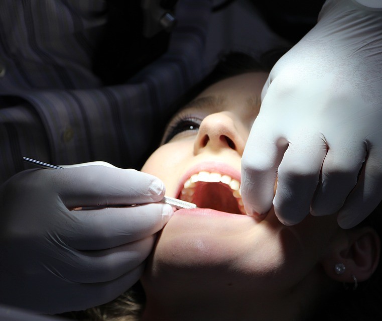 Instituição de ensino seleciona pacientes para tratamento dentário