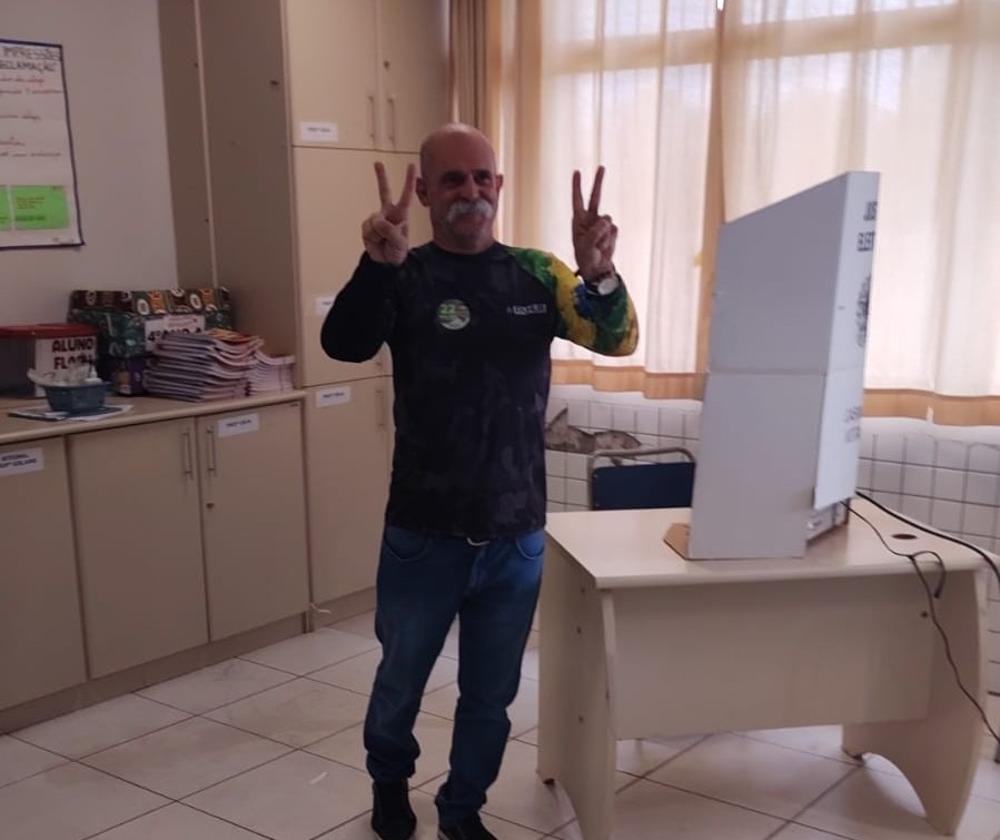 Deputado Sargento Fahur votou de manhã, no Jardim Alvorada