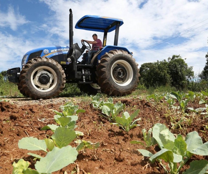 Programa Trator Solidário é destinado a pequenos produtores rurais