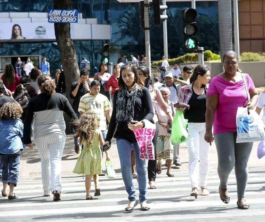 Desemprego no Brasil recua 0,7% pontos percentuais, diz IBGE