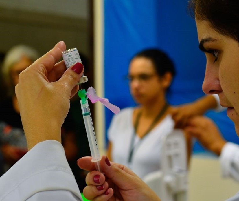Maringá oficializa interesse em comprar 100 mil doses de vacina contra o novo coronavírus