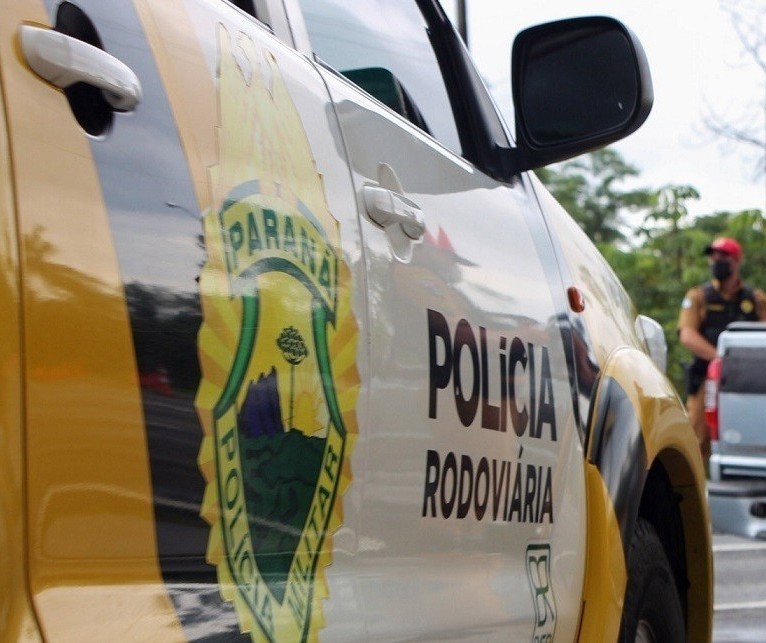 Carro capota e passageira morre na PR-082