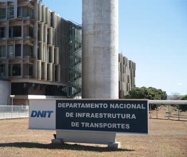 Dnit abre 100 vagas para cargos de nível superior
