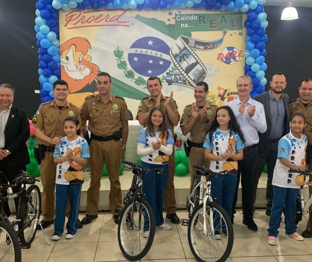 Mais de mil alunos recebem certificado de formatura do Proerd