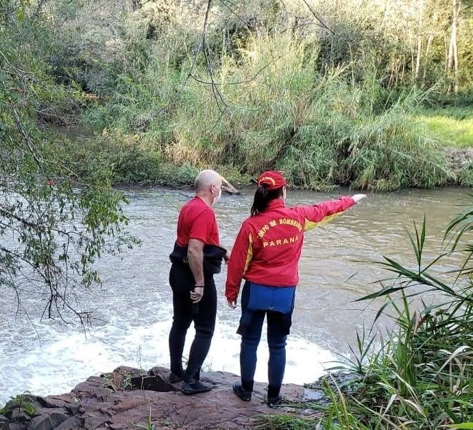 Bombeiros retomam as buscas pelo corpo de Rosana Silva