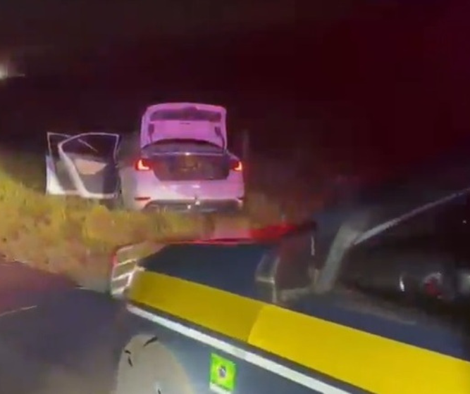 PRF apreende quase meia tonelada de droga após fuga em Floresta