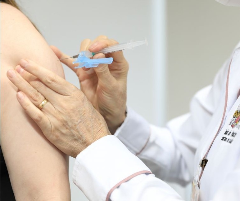 Maringá deve vacinar faixa etária de 18 anos até segunda-feira (13)