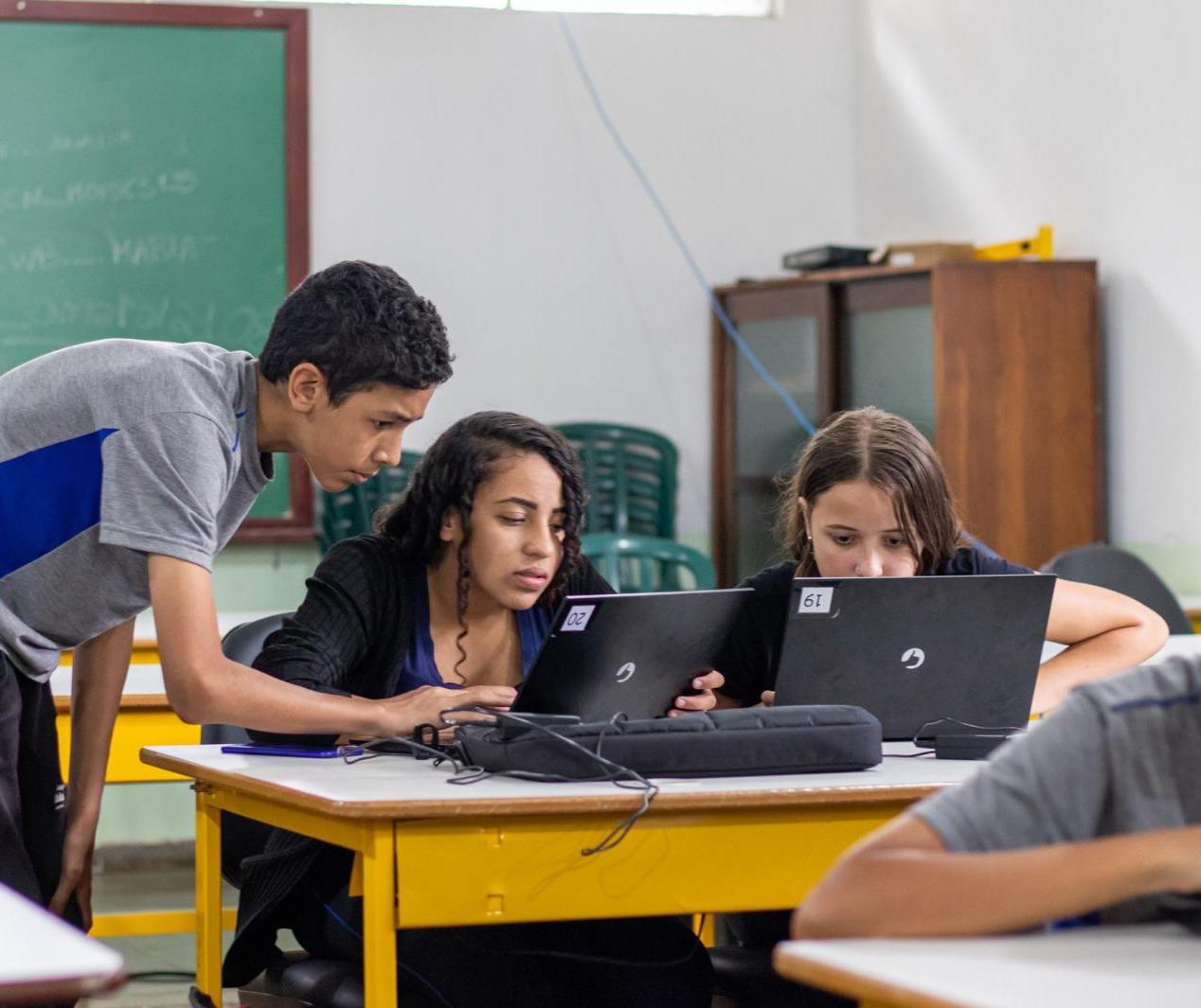 Governador inaugura escola de Educação Profissional em Maringá