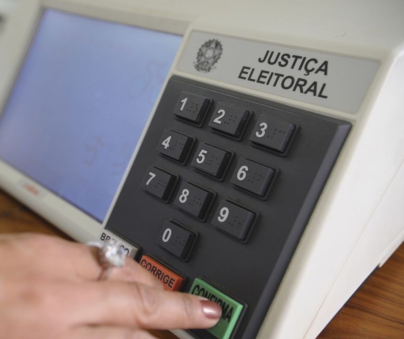 Tradição eleitoral limita terceira via