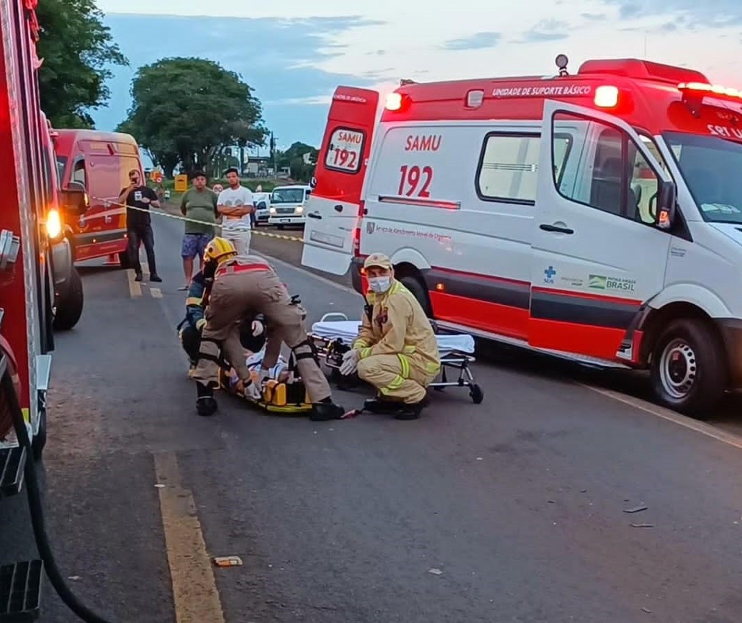 Acidente entre carro e caminhão deixa uma pessoa morta e três feridas