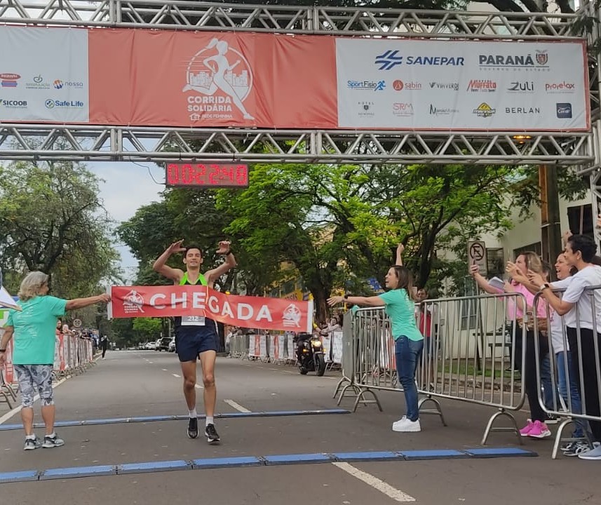 Domingo foi de corrida solidária da Rede Feminina de Combate ao Câncer, em Maringá