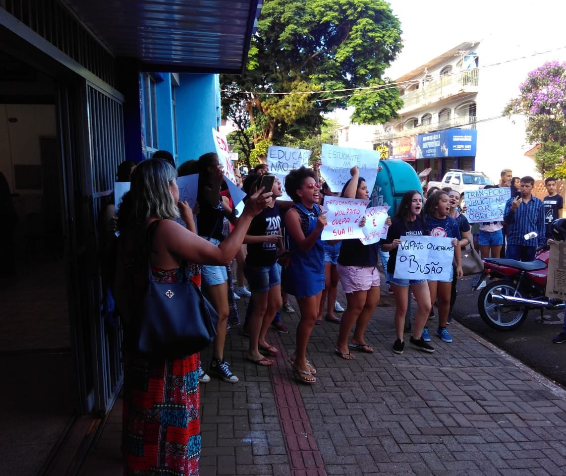 Estudantes protestam contra corte de ônibus em Sarandi