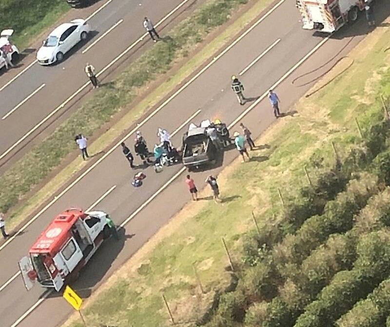 Motorista morre em acidente entre carro e caminhão na BR-376, em Cambira