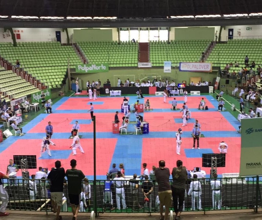 "Brasil Open" de taekwondo é realizado em Maringá