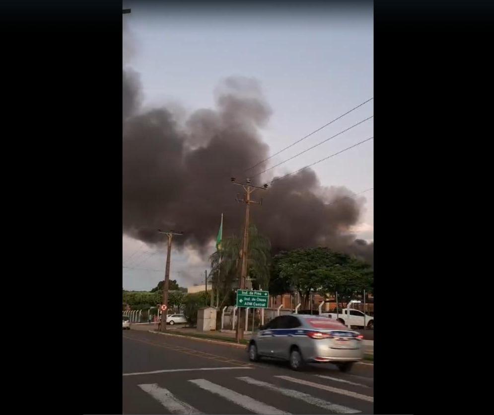 Incêndio mobiliza bombeiros e brigadistas em cooperativa