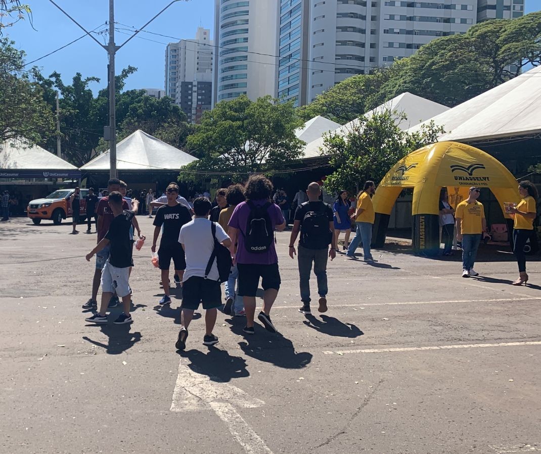 Estudantes conhecem melhor cursos de graduação em Mostra de Profissões