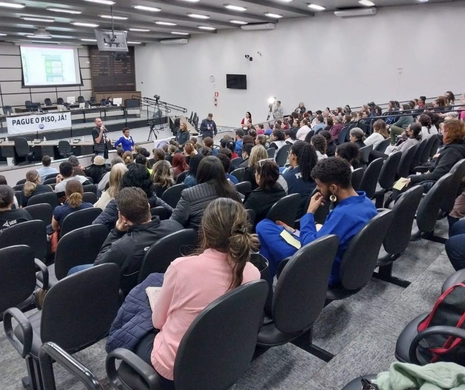 Professores municipais de Maringá decidem por paralisação nessa quinta-feira (29)