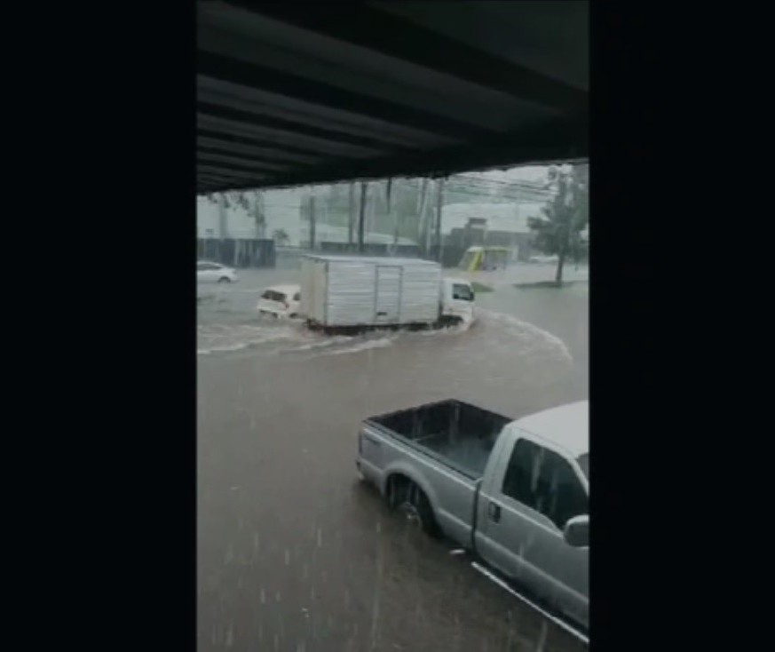 Chuva provoca pontos de alagamento e transtornos em Maringá