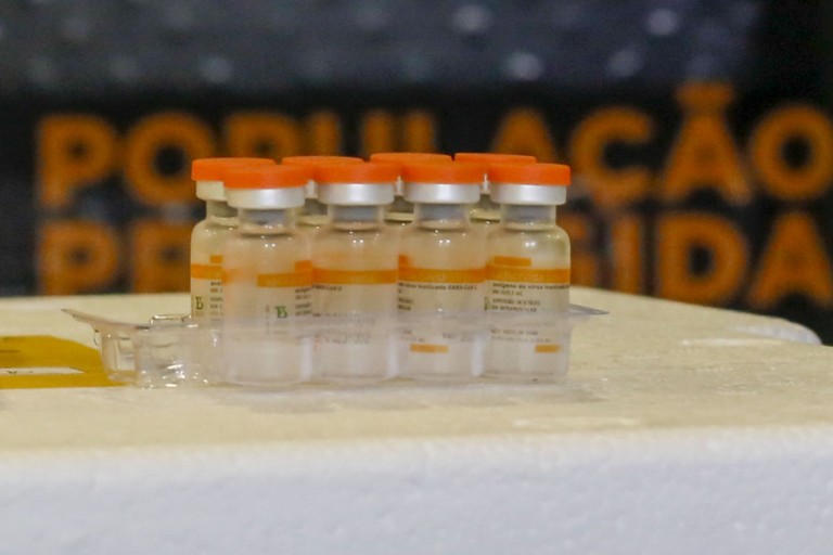 Vacinas contra o coronavírus acabaram em Maringá nesta segunda-feira (22)