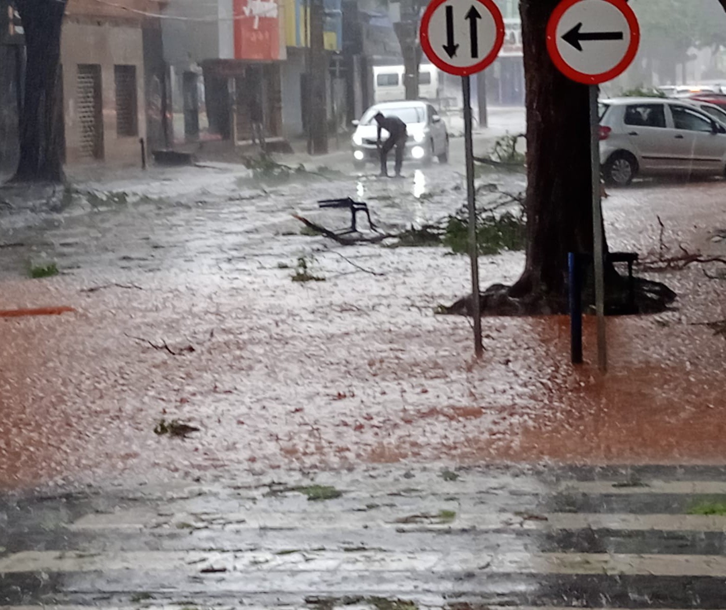 Maringá tem dia com maior volume de chuva no mês nesta terça-feira (22)