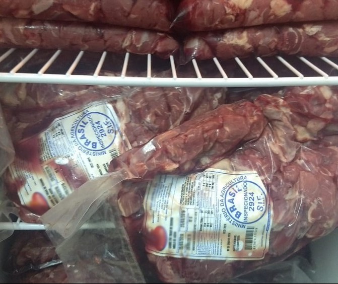 Empresa de Maringá entregava carne com rótulos falsificados a escolas