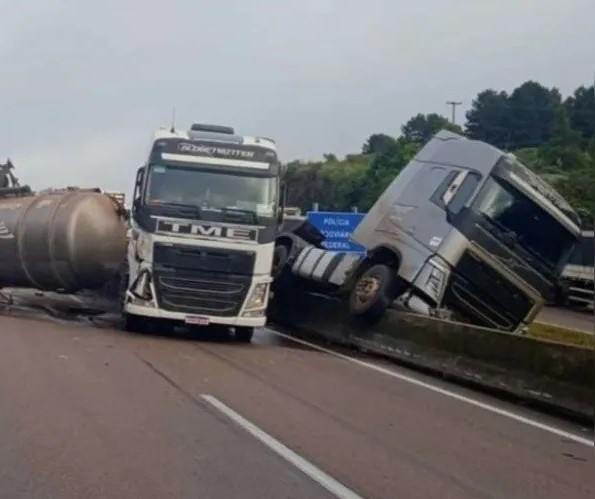 BR-277 é interditada após acidente com caminhão carregado com álcool 