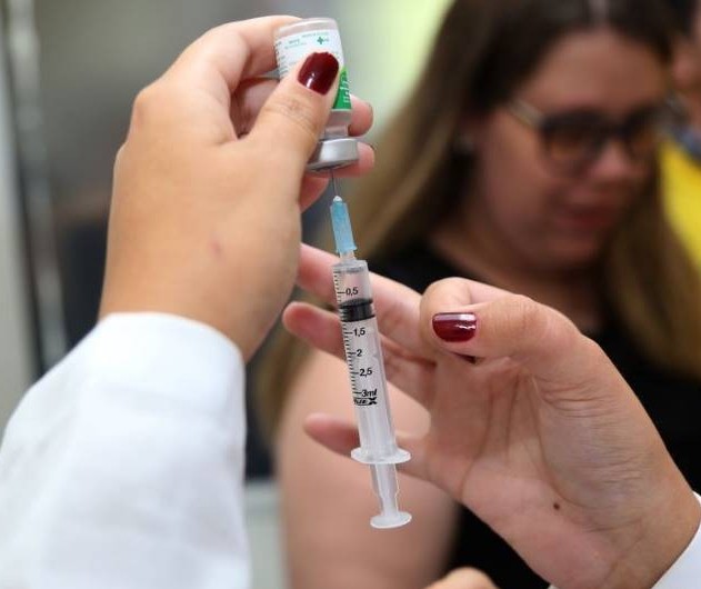 Ao menos 12 municípios já não têm vacina contra a gripe