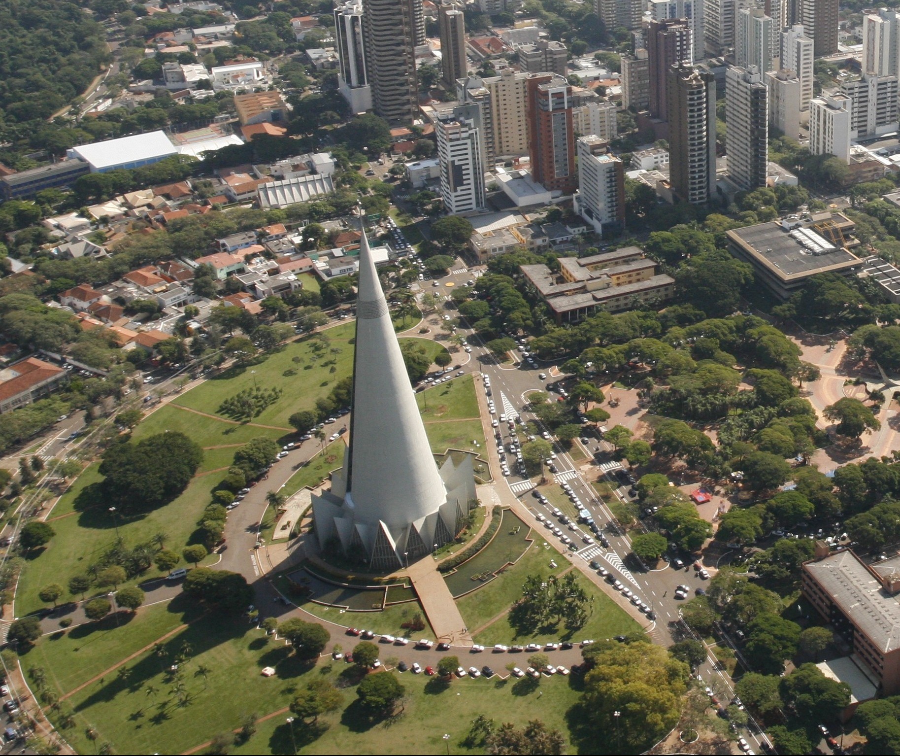 Vereadores aprovam projeto que amplia altura de prédios em Maringá