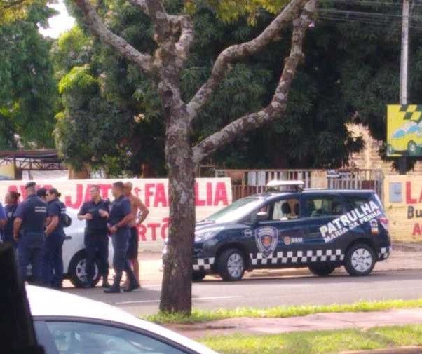 Maringá: fiscalização da prefeitura acaba com homem desmaiado