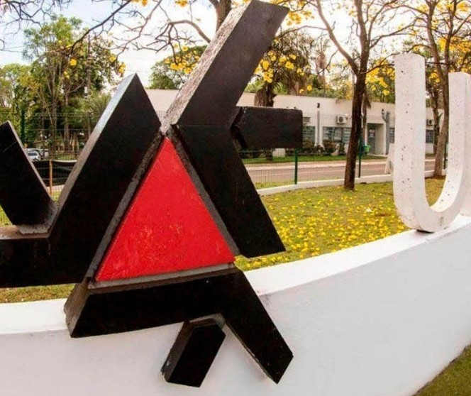 Professores da UEM fazem paralisação de um dia por reposição salarial