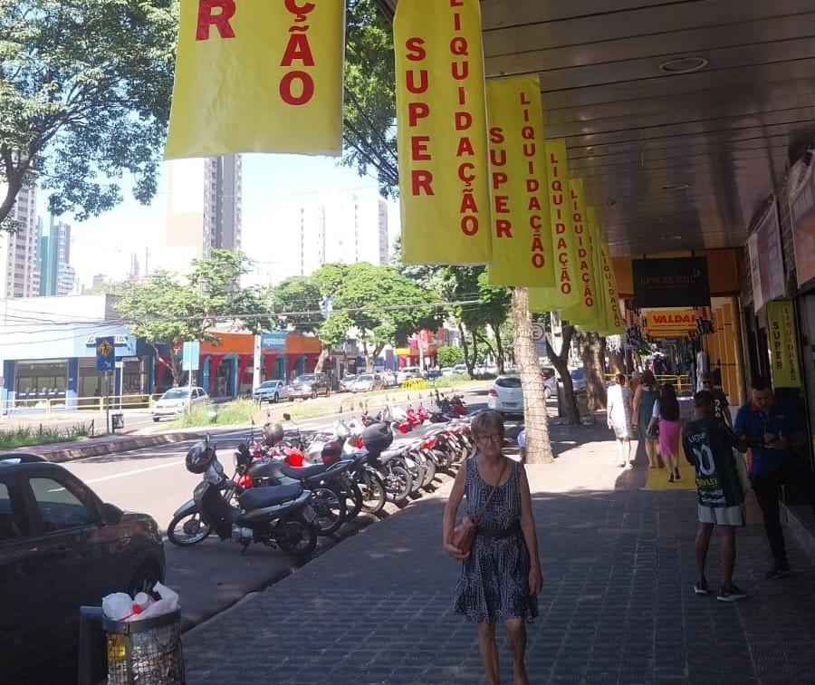 Comércio aposta nas liquidações para vender em janeiro