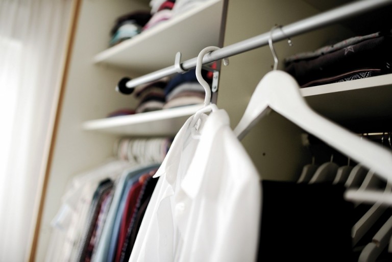 Guarda-roupa organizado facilita a rotina do dia a dia