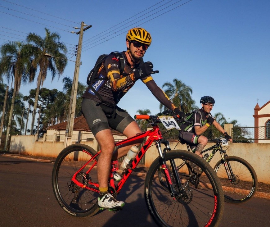 Ciclistas percorrem 120 km de Londrina a Maringá na Rota das Catedrais