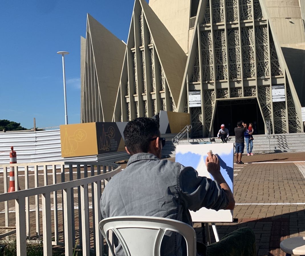 Catedral de Maringá é representada em desenhos no projeto ‘Perspectivas da Memória’