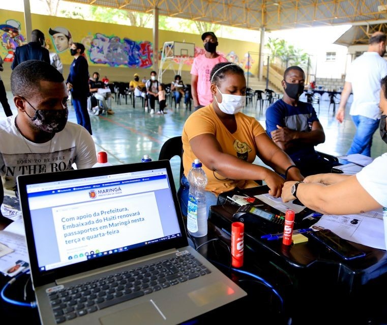 Prefeitura vai fazer mutirão para regularizar documentos de haitianos