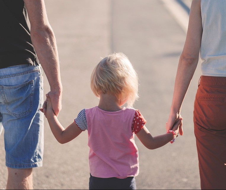 Pais não podem ‘jogar’ com os filhos para se esconder do casamento