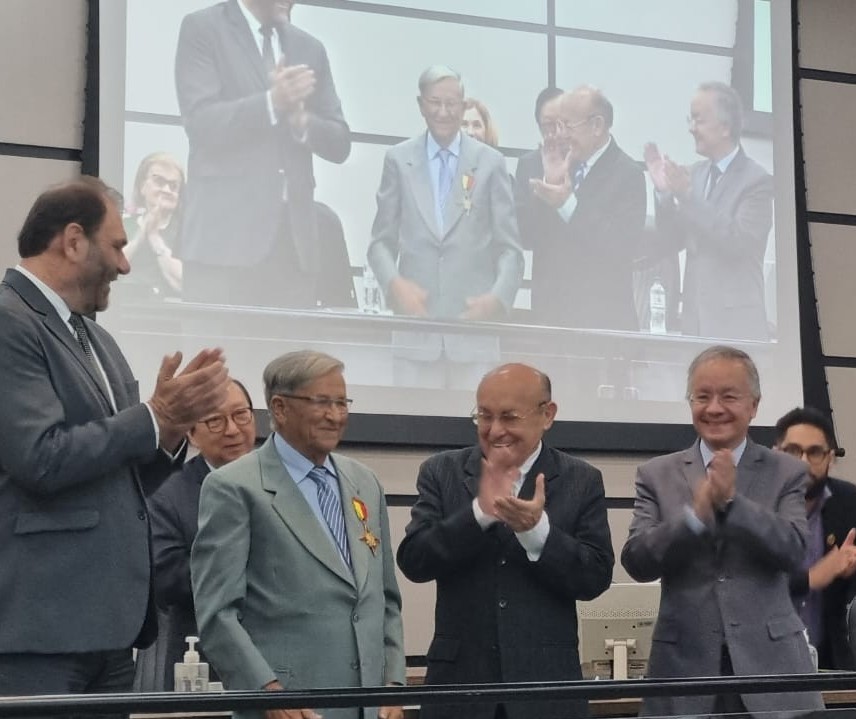 Câmara entrega Comenda Dom Jaime Luiz Coelho a A. A. de Assis