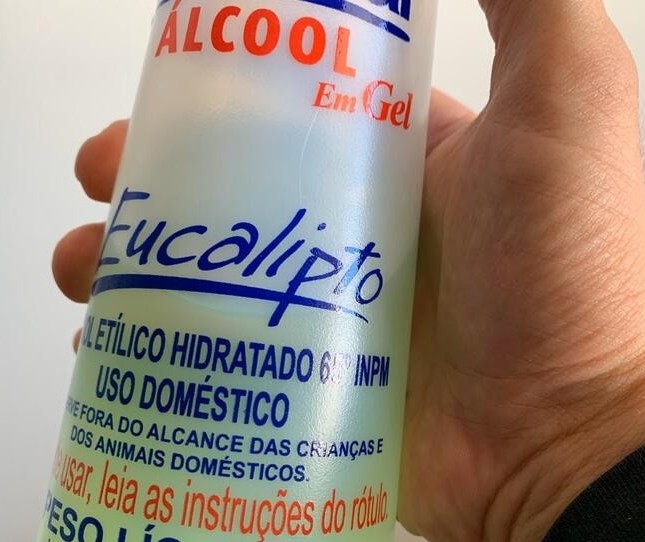Homem assalta supermercado para levar álcool em gel