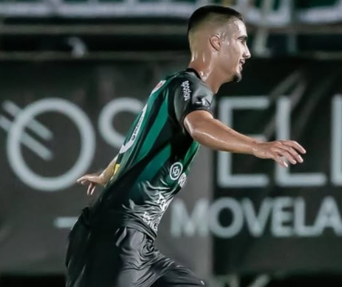 Com um jogador a menos, Maringá vence de virada o Confiança no WD e é líder