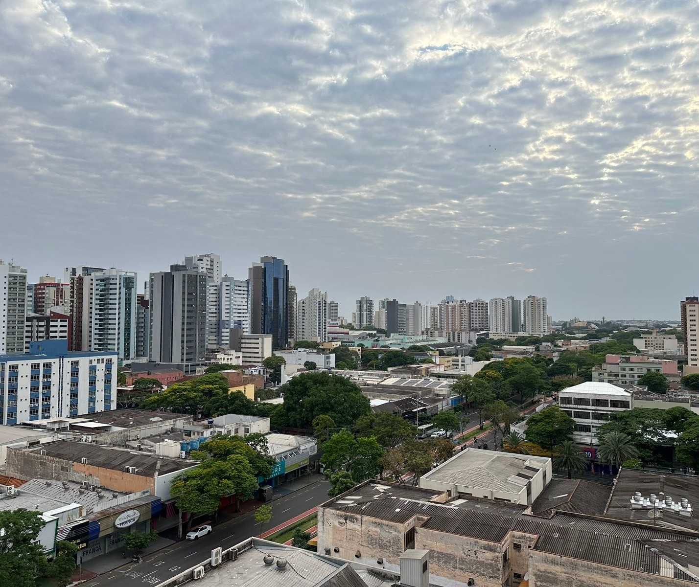 Segunda-feira (25) com possibilidade de pancadas de chuva em Maringá 