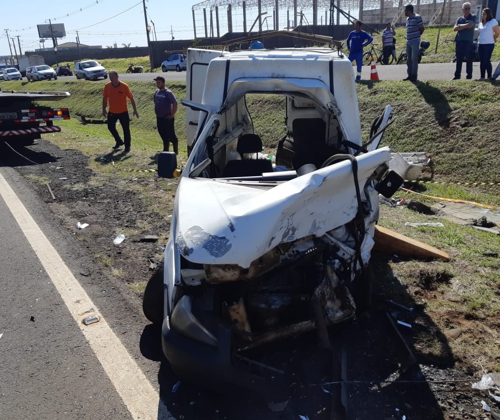 Acidente envolvendo quatro veículos deixa motorista gravemente ferido