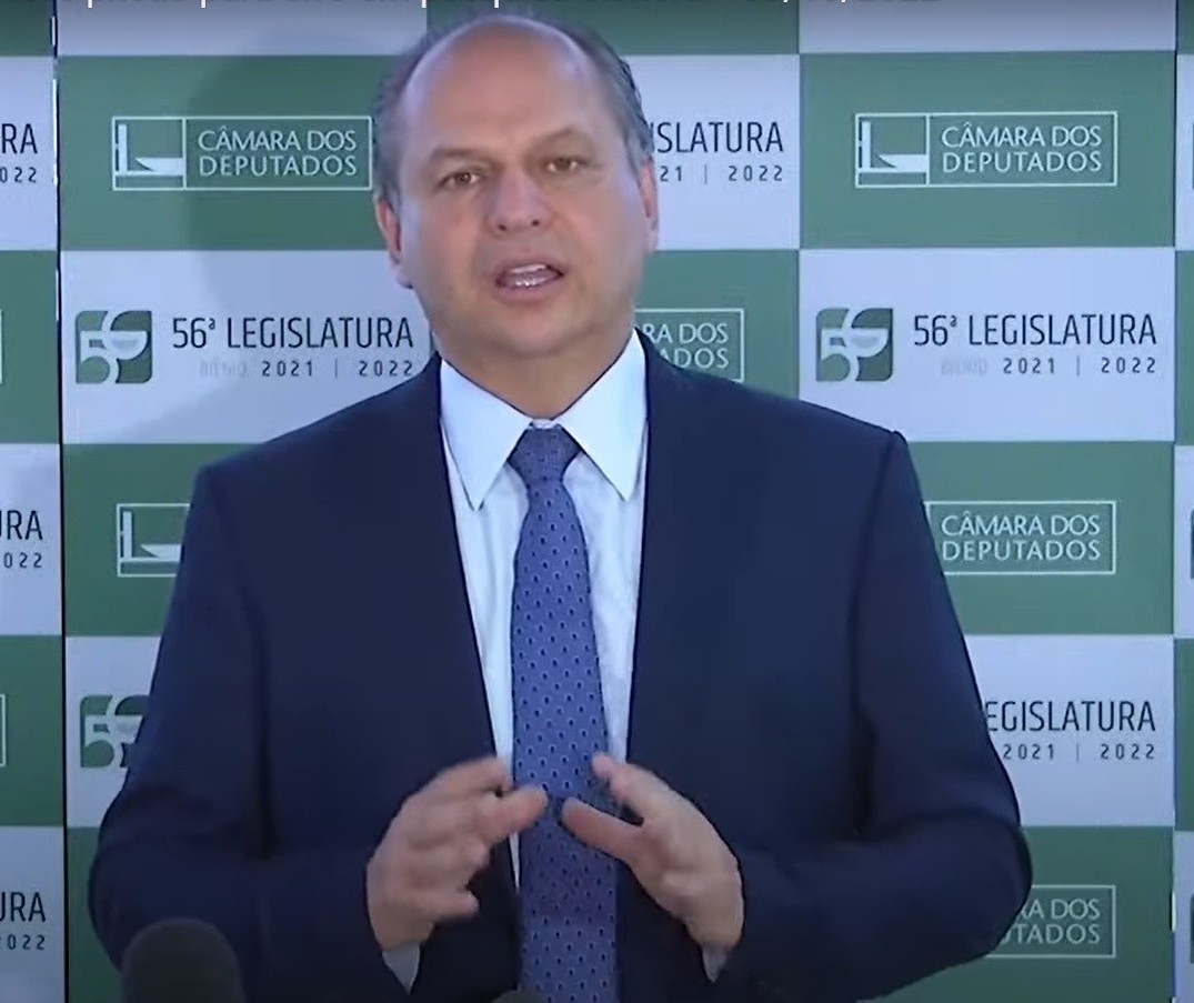 Ricardo Barros explica projeto que pune pesquisas eleitorais com erro