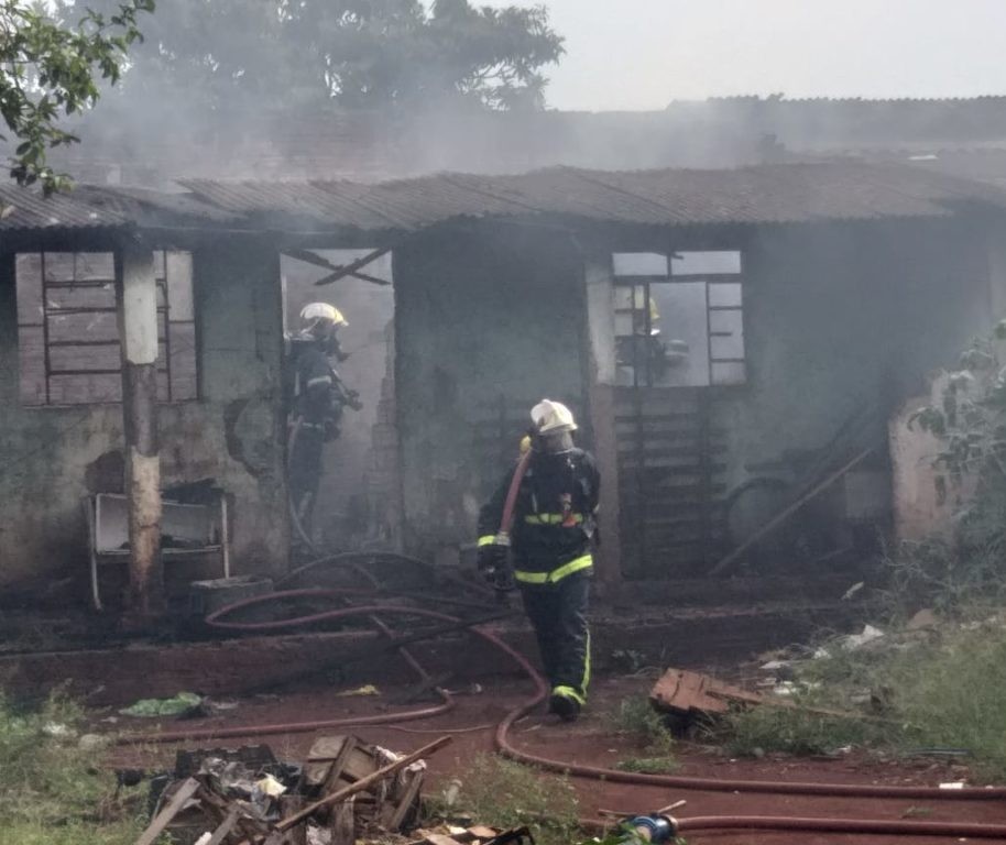 Incêndio destrói casa em Sarandi