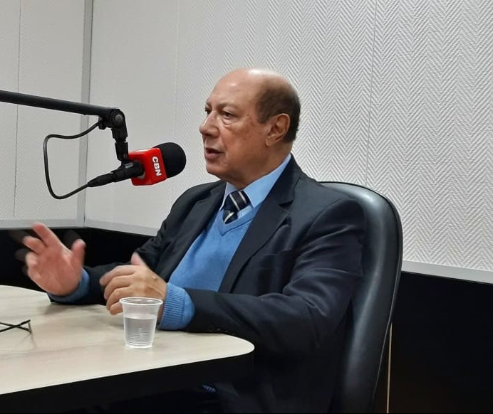 Antes de pagar as contas, poupe uma parte do salário