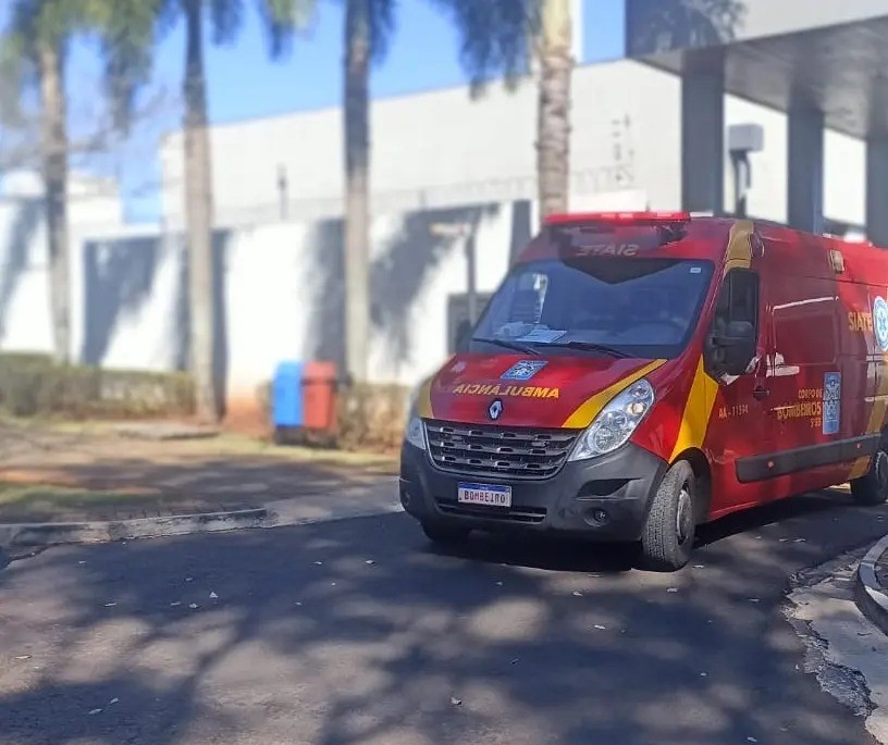 Homem sofre parada cardiorrespiratória após se afogar na piscina de casa 