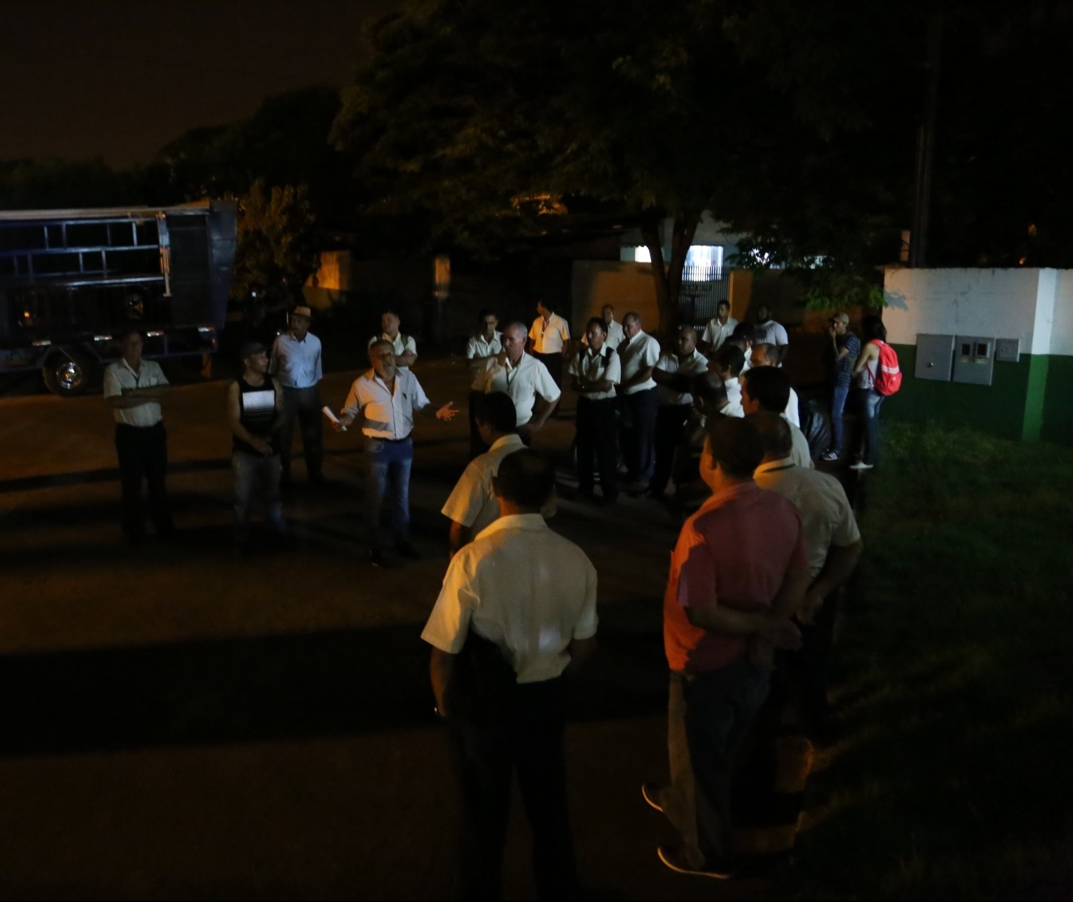 Motoristas protestam contra demissão por justa causa de colega