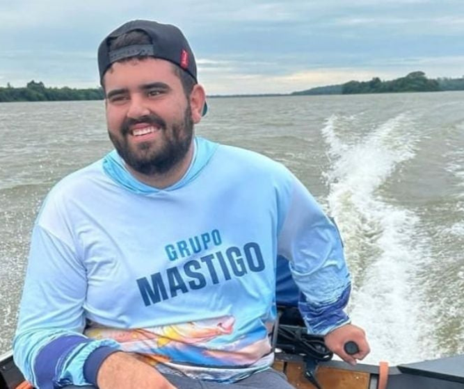 Bombeiros fazem buscas por jovem desaparecido no Rio Paraná