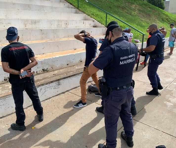 Operação policial ‘fecha’ Vila Olímpica de Maringá e encontra drogas